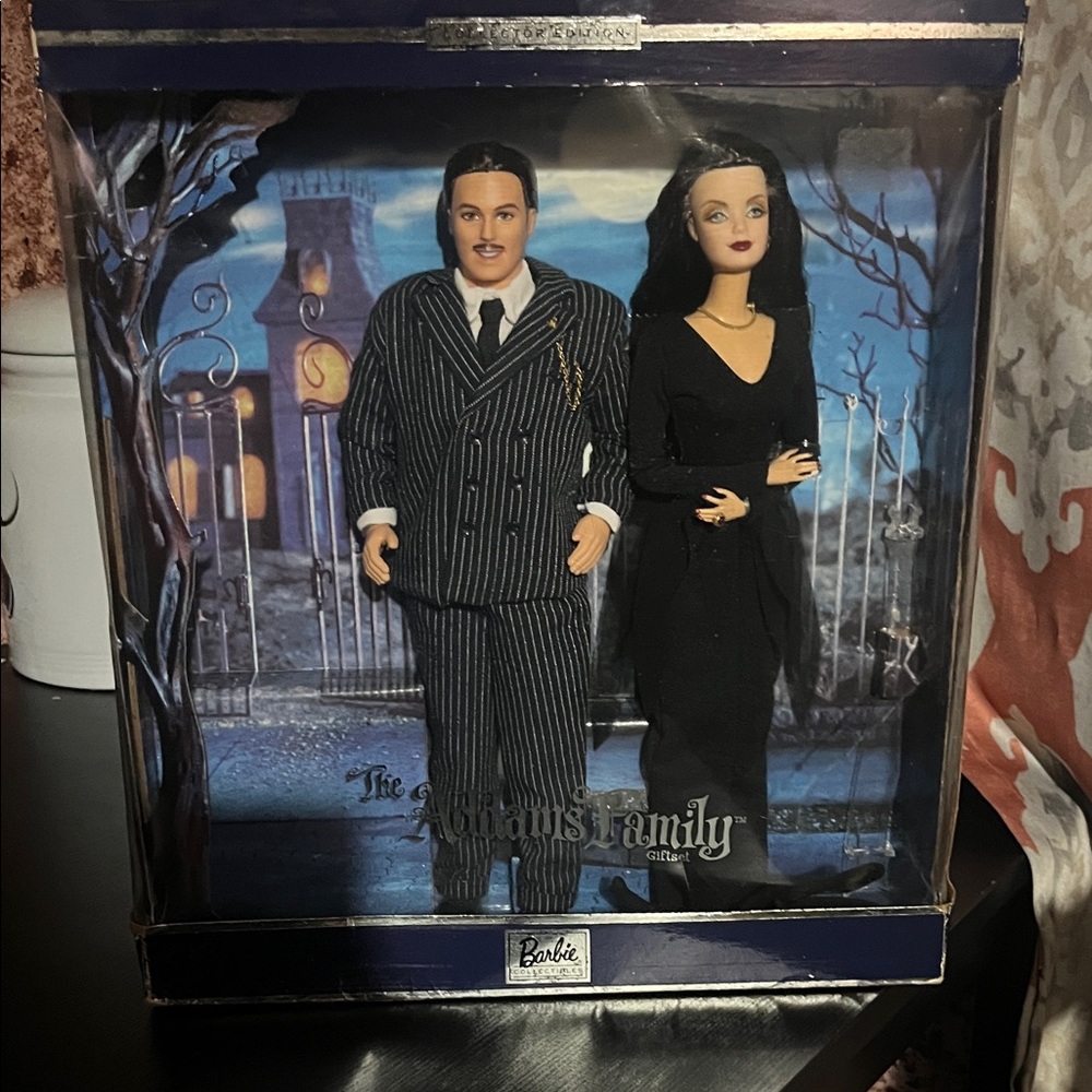 Mattel The Adams Family Giftset Barbie Collectors Edition- Original Box